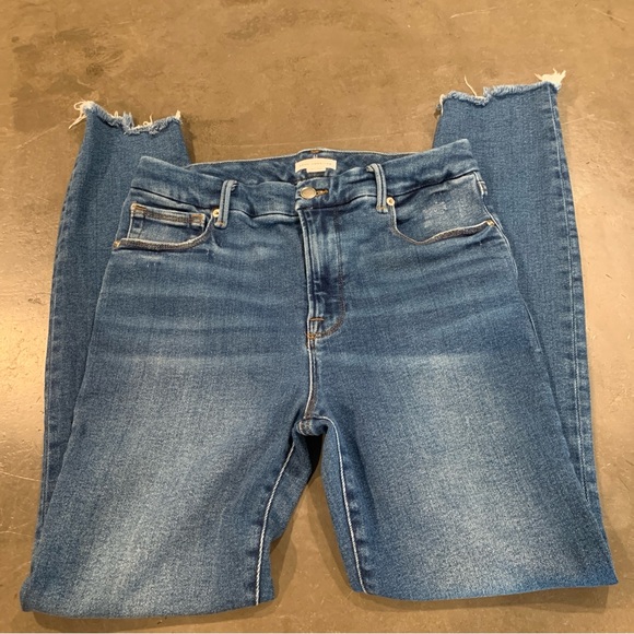 Good American Blue Ankle Cropped Jeans with Distressed Hem - Picture 4 of 13